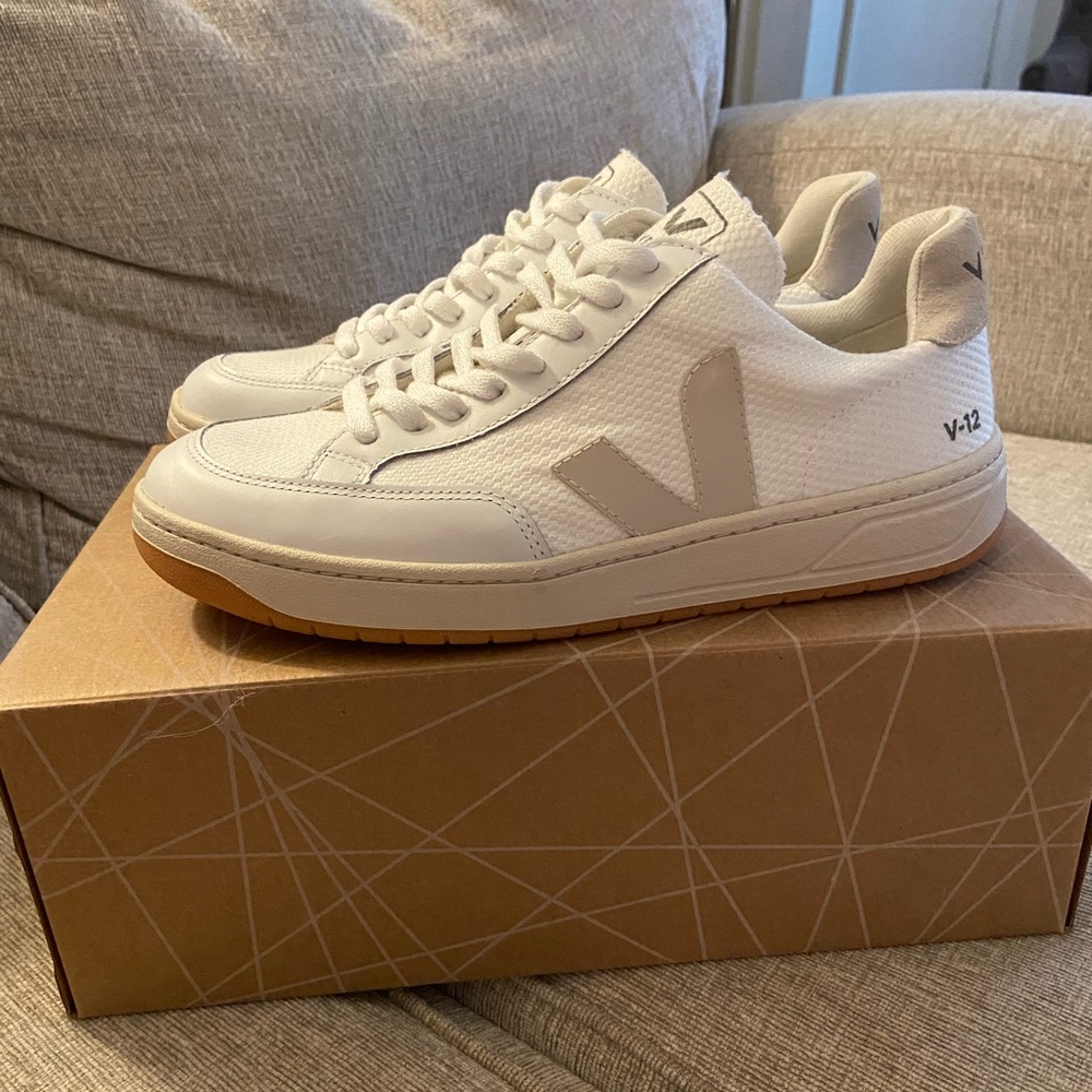 Brand New Veja V-12 B-Mesh Sneaker — Size 41